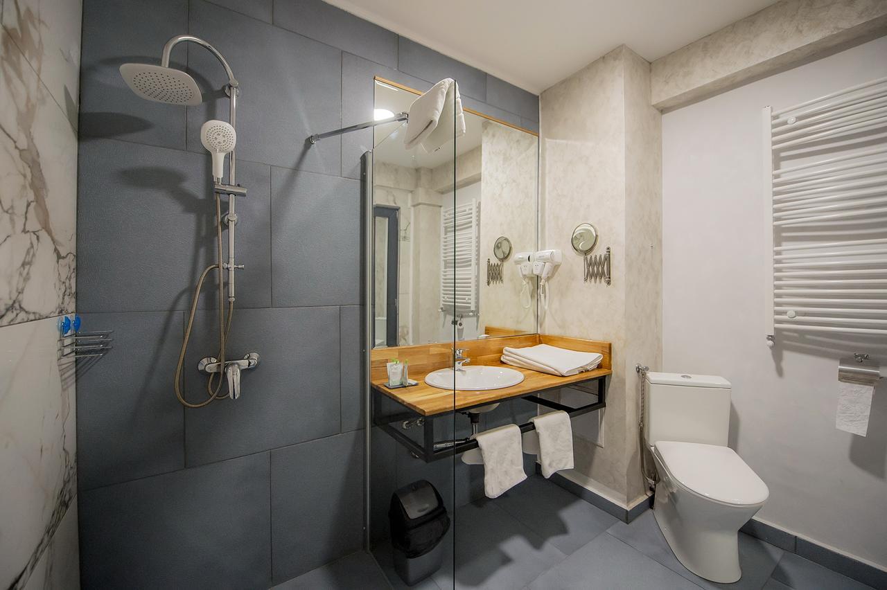 Brater Luxury Hotel 3*